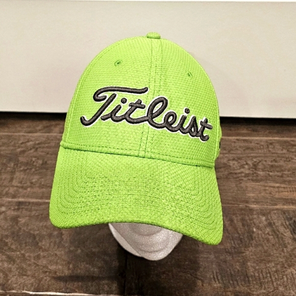 Titleist Lime Green Pro V1 Golf Hat Sz Sm/Md - Picture 2 of 9
